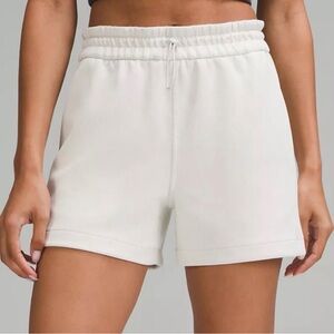 Lululemon Softstreme High-Rise Shorts 4” in BONE
